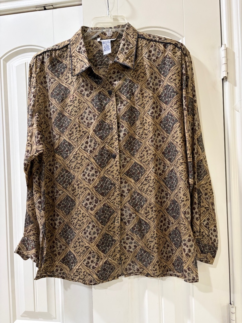 Anna And Frank Brown Patterned Lightweight blouse. 100% silk.
